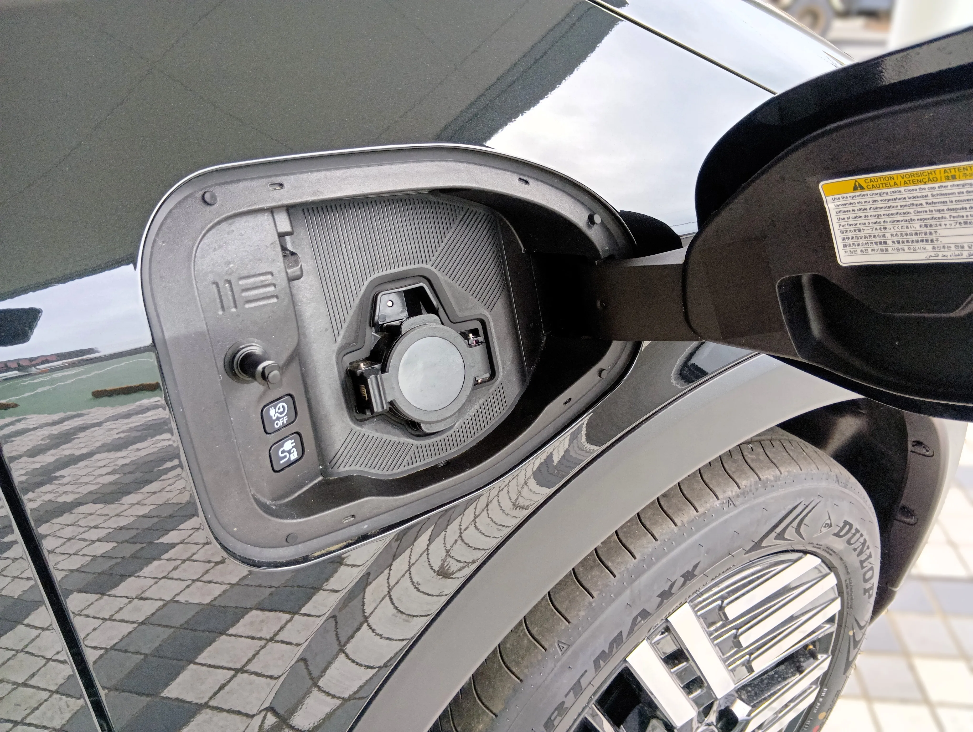 Leaf 車体右前方 普通充電口