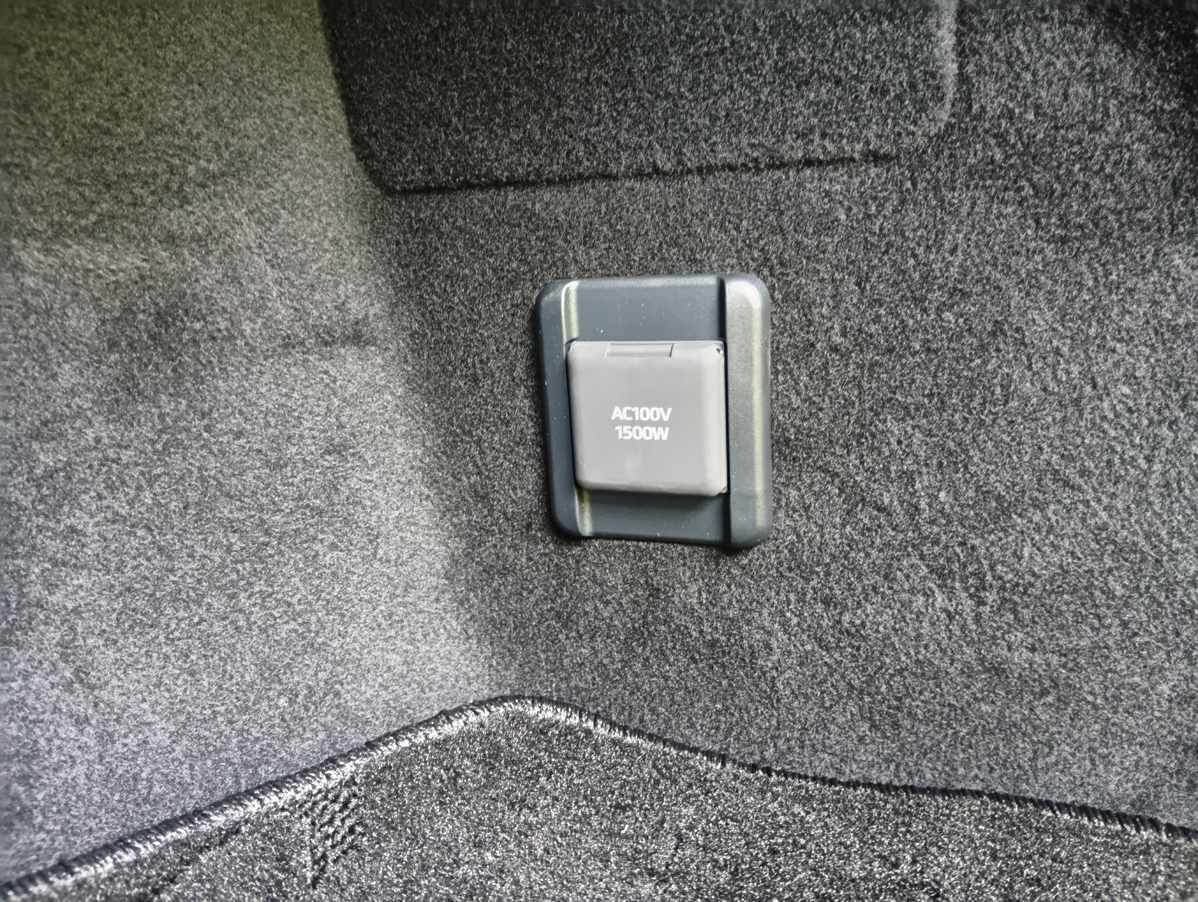 CrownEstateハッチバック内側V2L